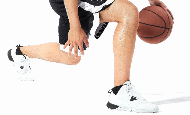 篮球鞋配黑色休闲裤可以不