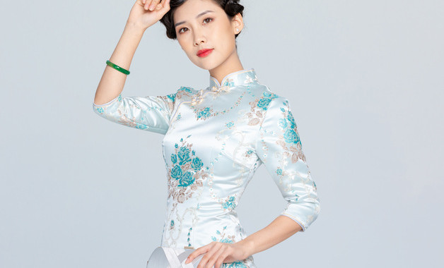 小白瓶用完能玩手机吗