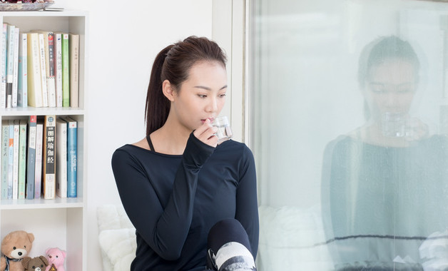 卡其色帽子搭配什么衣服